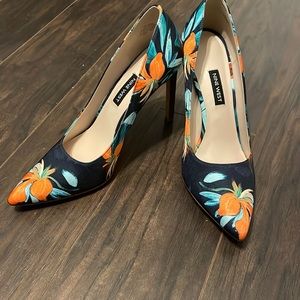 Nine West Tatiana Pump, Eye Catching Floral Pattern, Size 8